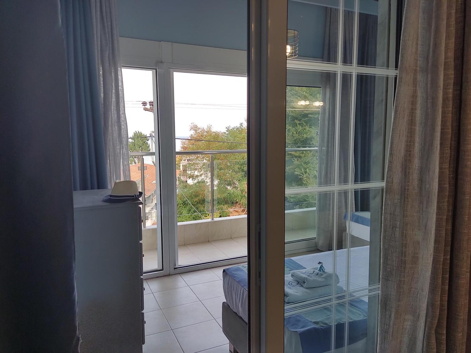 Celeste Deluxe Apartments Скала Потамияс Стая снимка